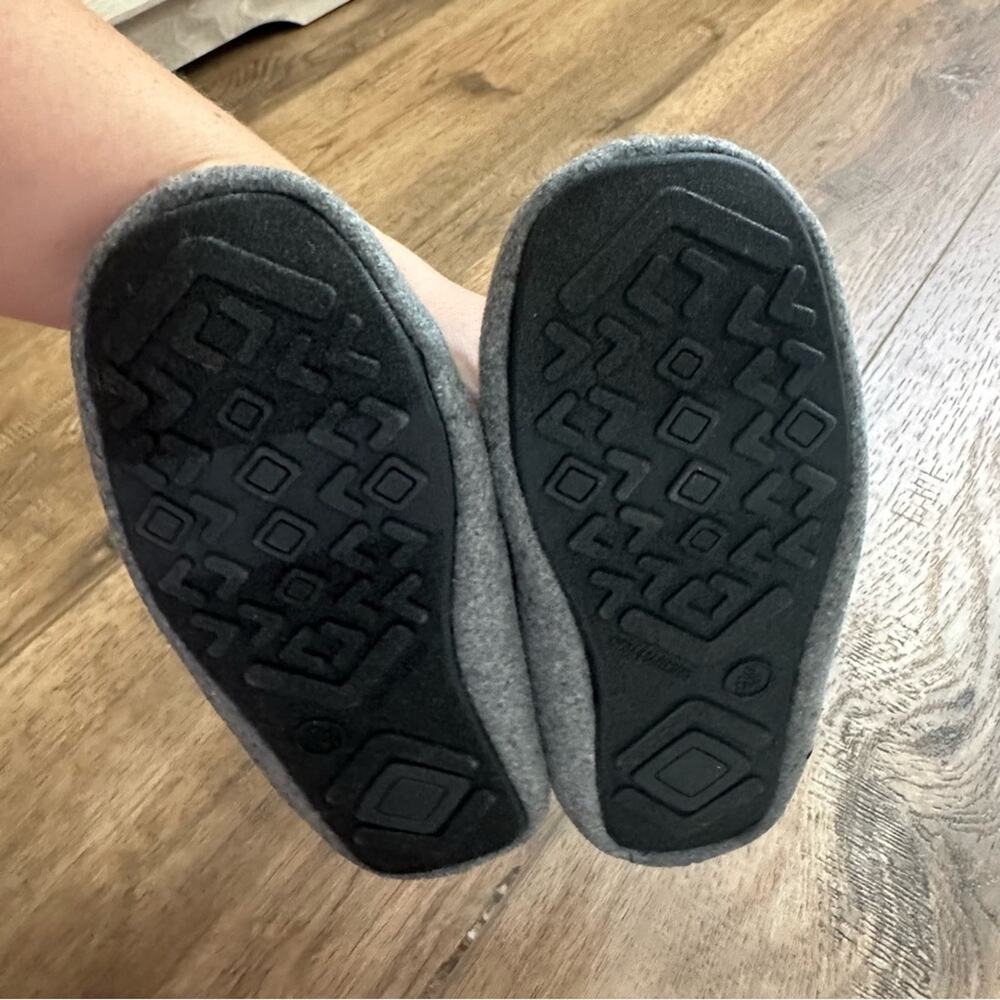 NWT!!‎ Boy’s Cozy Gray Slippers, Cat & Jack, Indoor/Outdoor, Size 13/1 - Picture 8 of 8